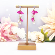 Load image into Gallery viewer, Trumpet Flower Bead Earring
