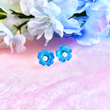Load image into Gallery viewer, Flower Blossom Stud