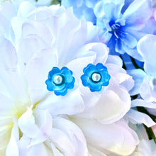 Load image into Gallery viewer, Flower Blossom Stud
