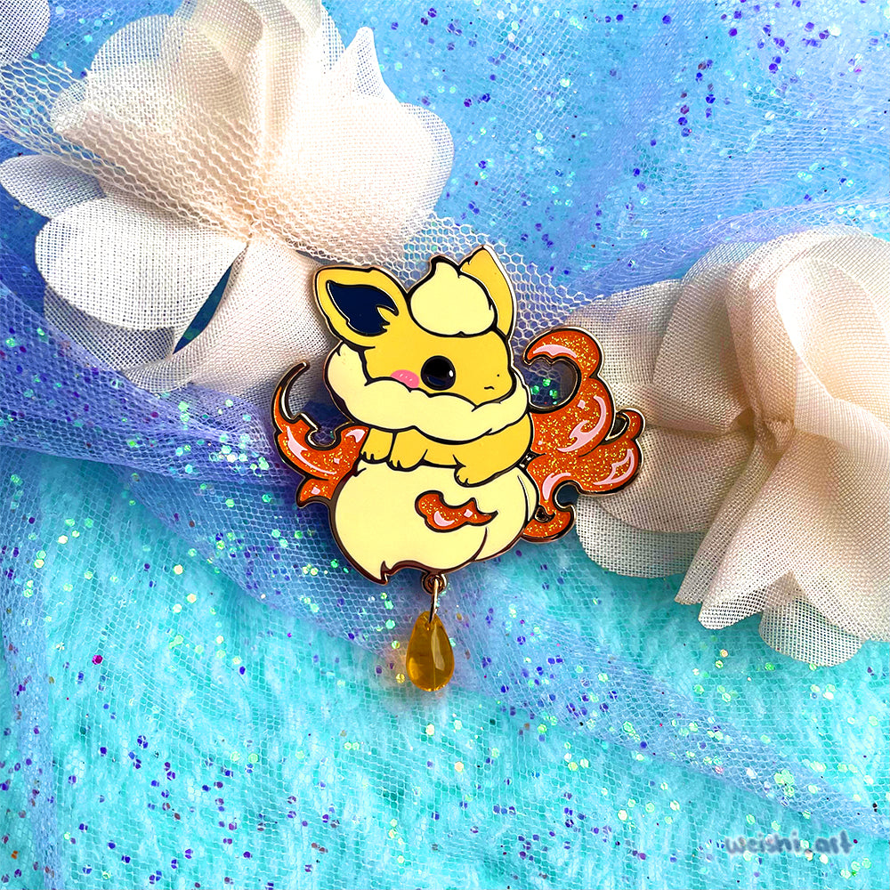 ✨ ハギー✨ Chiikawa Large Gimmick Pin Badge (Usagi) | Chiikawa Market